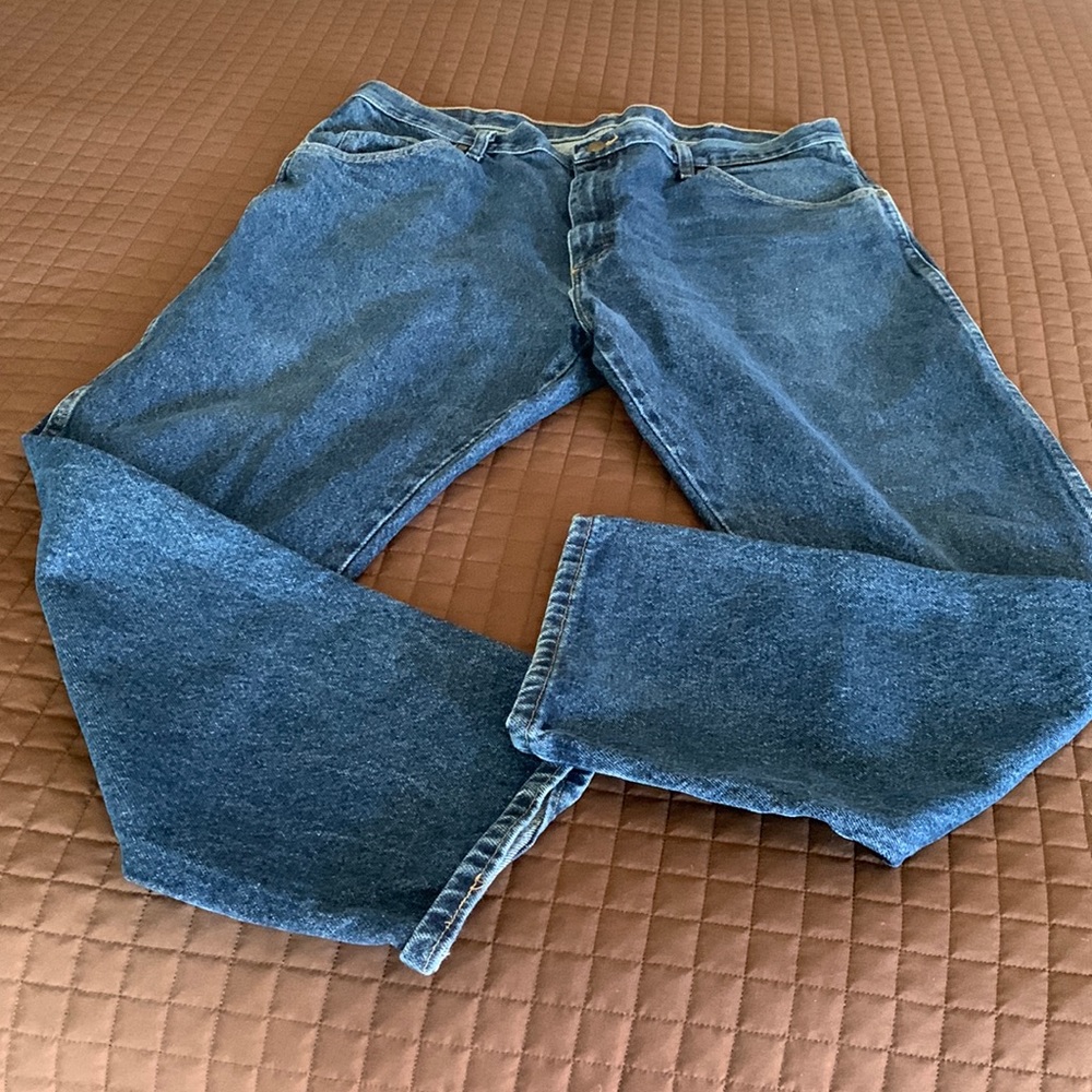 Two pair of mens wrangler jeans 40x30 and one t-shirt XXL.
